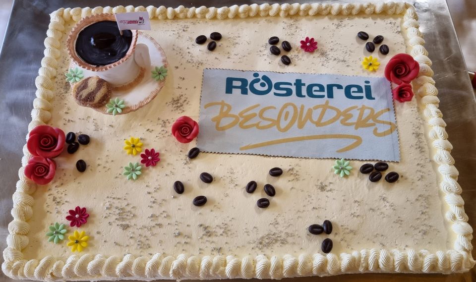 09.11.2022 - Eröffnung Kaffeerösterei in Stendal - Zur Eröffnung wurde eine Torte der Bäckerei Wetzel angeboten.