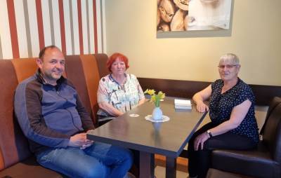 Foto: v.l.: Thomas Staudt, Frau Adloff und Frau Heuer