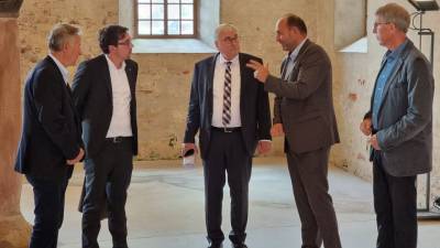 v.l. B�rgermeister Harald Bothe, Museumsdirektor Philipp Jahn, Finanzminister Michael Richter, Thomas Staudt MdL, Ortsb�rgermeister Andreas Dertz im Kloster Jerichow