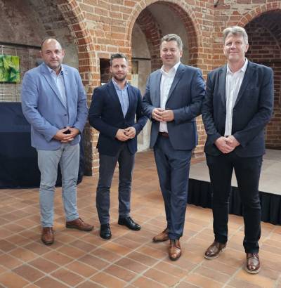 v.l.: Thomas Staudt MdL, Chris Schulenburg MdL, Minister Sven Schulze, Marko Kubatzki, Vorsitzender CDU-OV Tangerm�nde