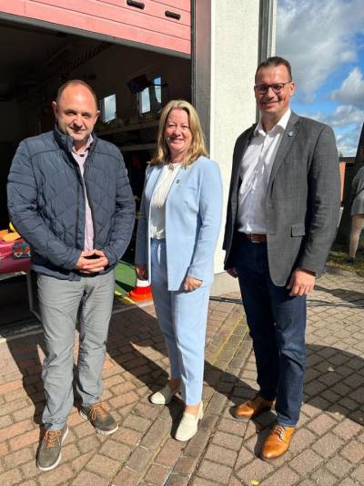 v.l. MdL, Thomas Staudt, B�rgermeisterin der EHG Elbe-Parey Nicole Golz, 2. Beigeordneter des Landkreises JL, Stefan Dre�ler