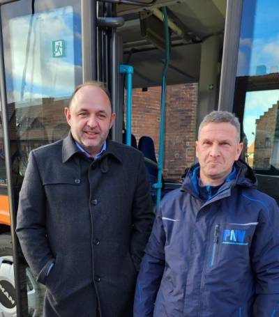 v.l. Thomas Staudt MdL, Bernd Schr�der Busfahrer der NJL Jerichower Land