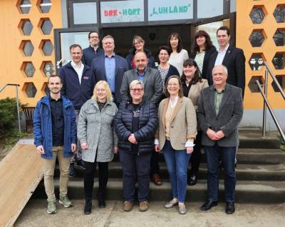 alle Teilnehmer der Gespr�chsrunde im DRK-Hort Ludwig Uhland in Genthin