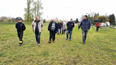 Rundgang am Feuerwehrger�tehaus in Bittkau