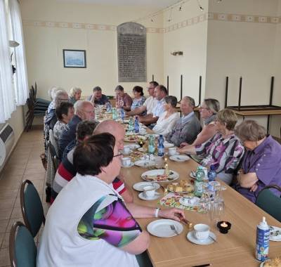 Austausch beim Seniorentreff in Sandfurth