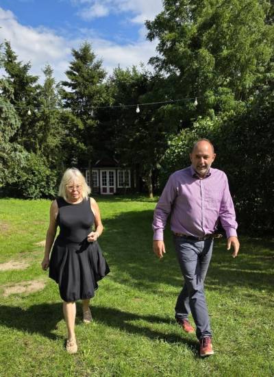 v.l. Inhaberin Christine Liebsch und Thomas Staudt MdL