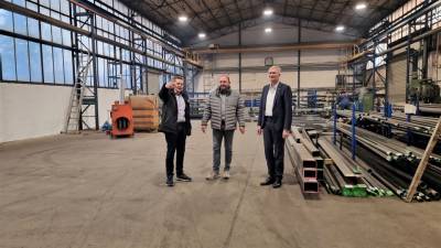 Gespr�chsrunde dem Pr�sidenten
Hagen Mauer (l.) und dem Hauptgesch�ftsf�hrer Burghard Grupe der Handwerkskammer Magdeburg