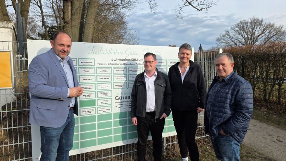 v.l. Thomas Staudt MdL, Vorstandsmitglied Martin Helmrich, Yvonne Timpel vom Verein sowie Ortsb�rgermeister von G�sen Mario Helmrich